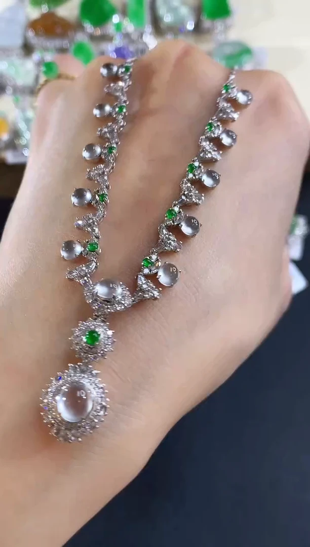 套链18K金镶嵌翡翠250|