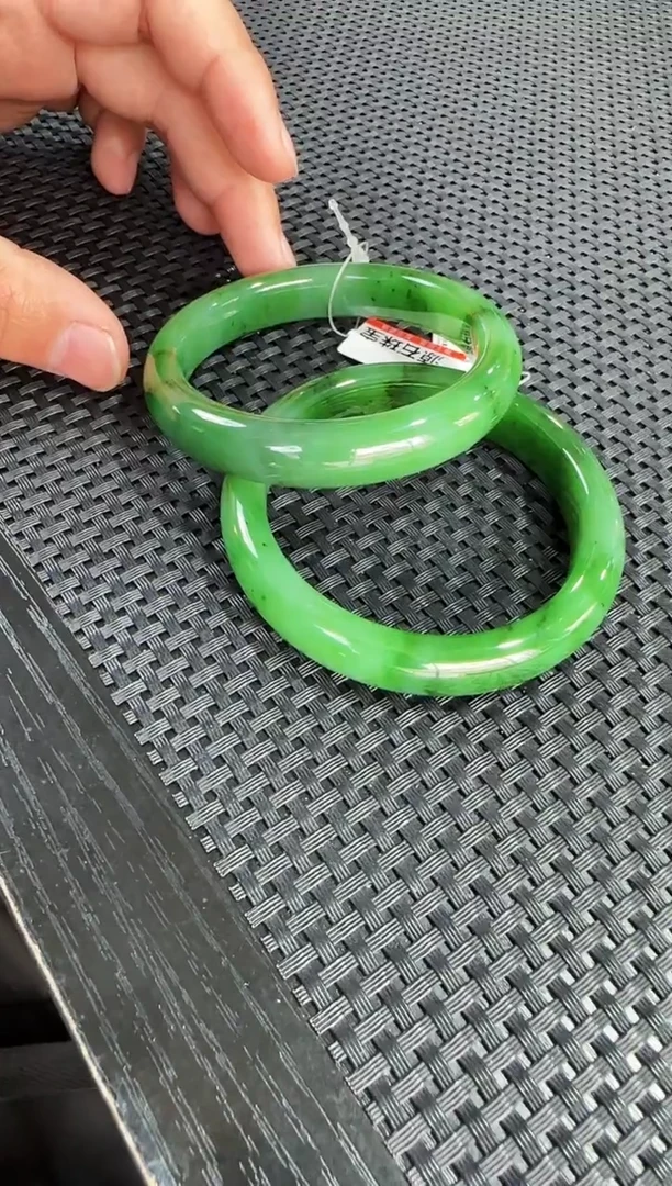 【闪购商品】和田玉手镯未镶嵌俄七手镯56-57圈口