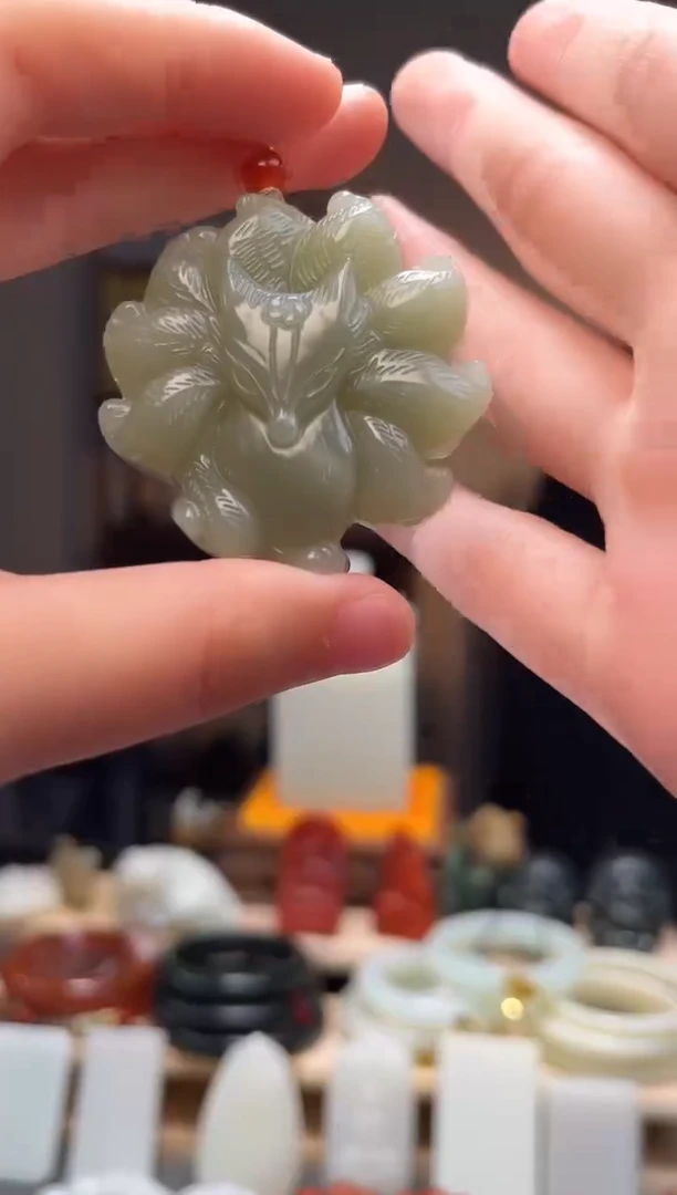 颈饰未镶嵌和田玉吊坠