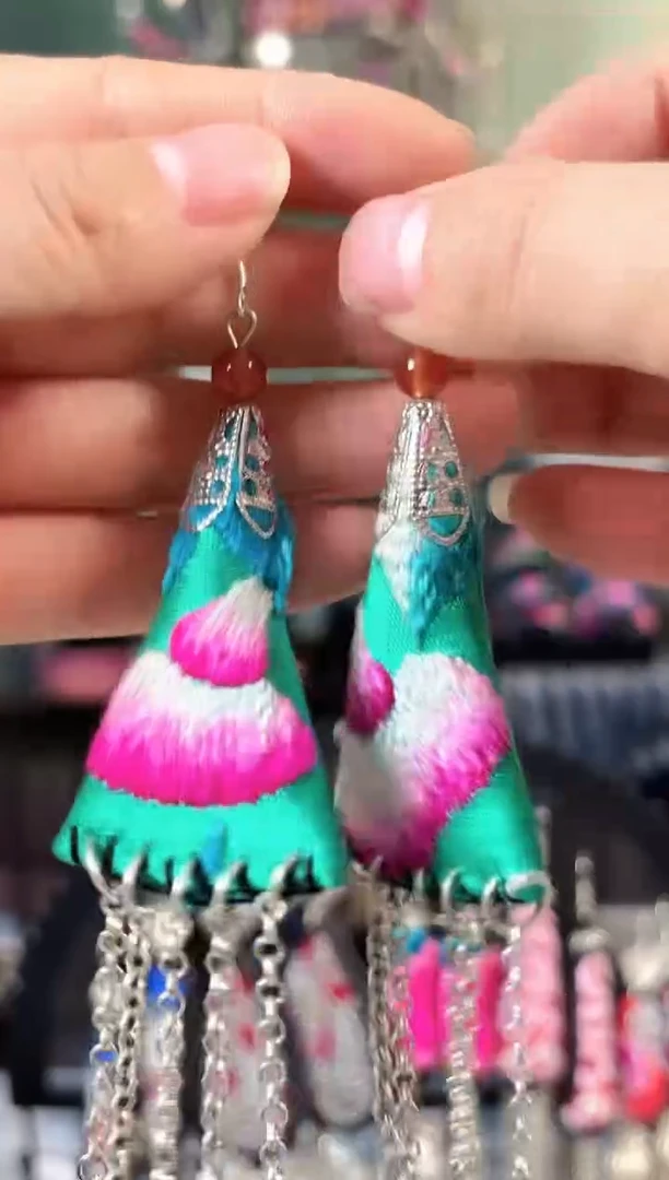 彩云南阁非遗老绣饰品139