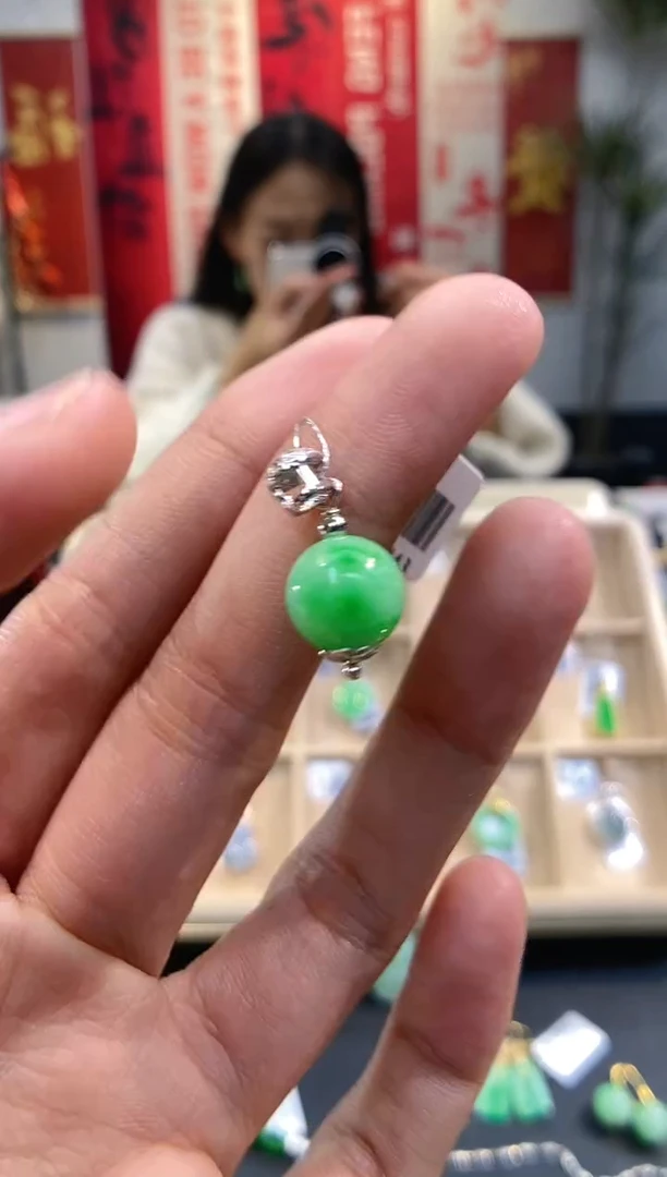 【闪购商品】翡翠吊坠(不含链)银S925镶嵌圆珠