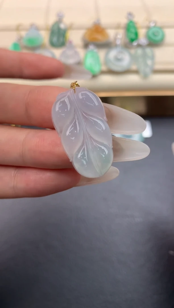 翡翠18K金镶嵌颈饰F160