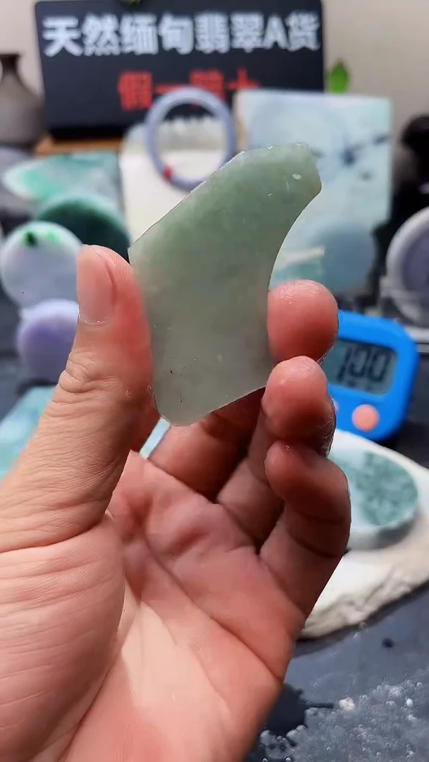翡翠挂件未镶嵌翡翠