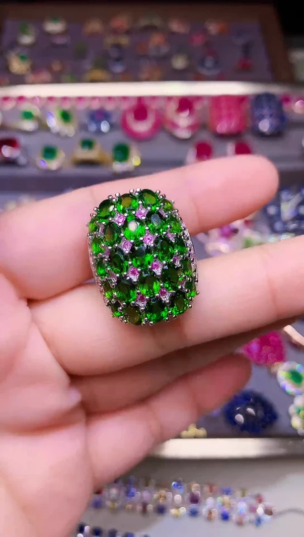 银S925镶嵌透辉石戒指.....