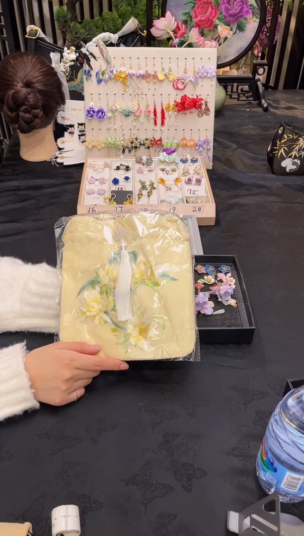 织绣?****?非遗苏绣手工饰品