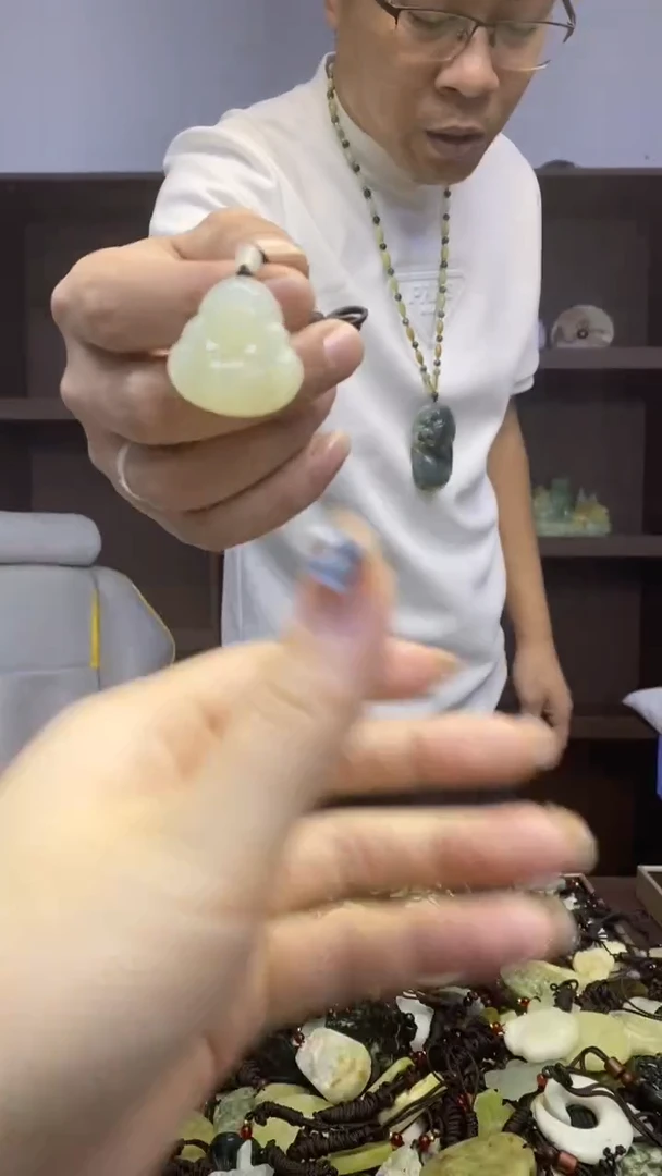 未镶嵌岫玉挂件