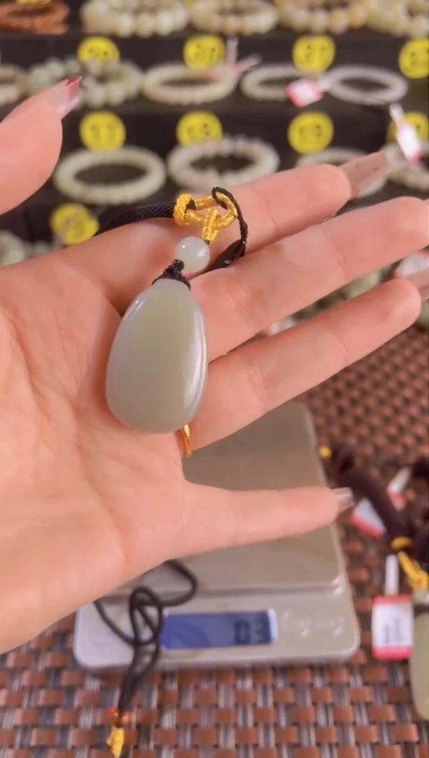 【闪购商品】和田玉吊坠(赠链)未镶嵌且末料青白玉无事牌14.7克