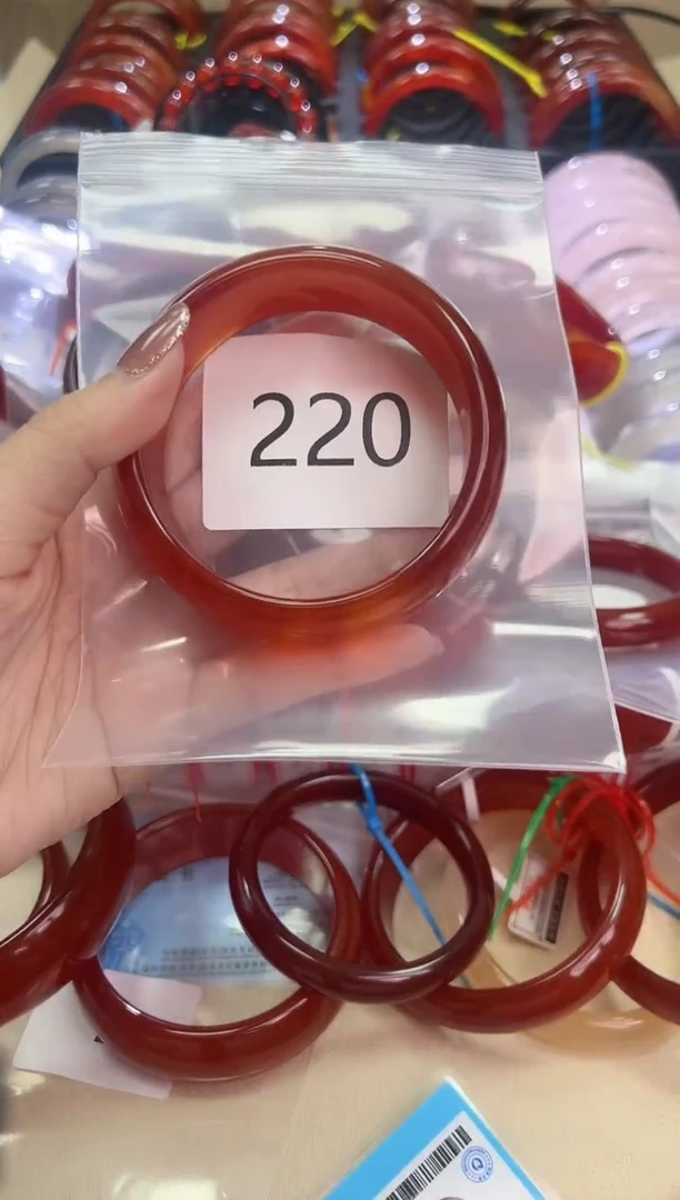 玛瑙/玉髓手镯未镶嵌60圈口*220