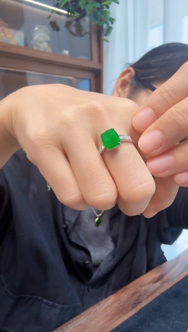 18K金镶嵌戒指翡翠00015800