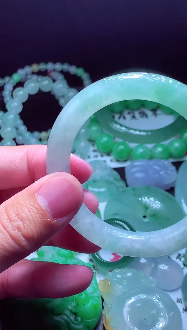 未镶嵌定制翡翠岁***?翡翠毛货定制571734