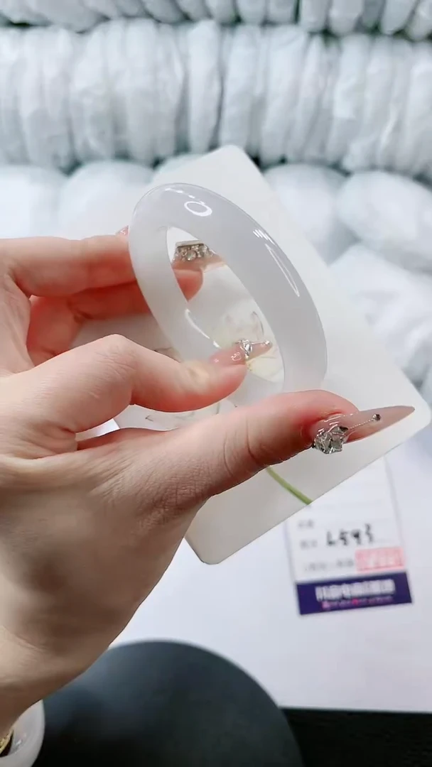 【闪购商品】石英质玉手镯未镶嵌多样性发货L593