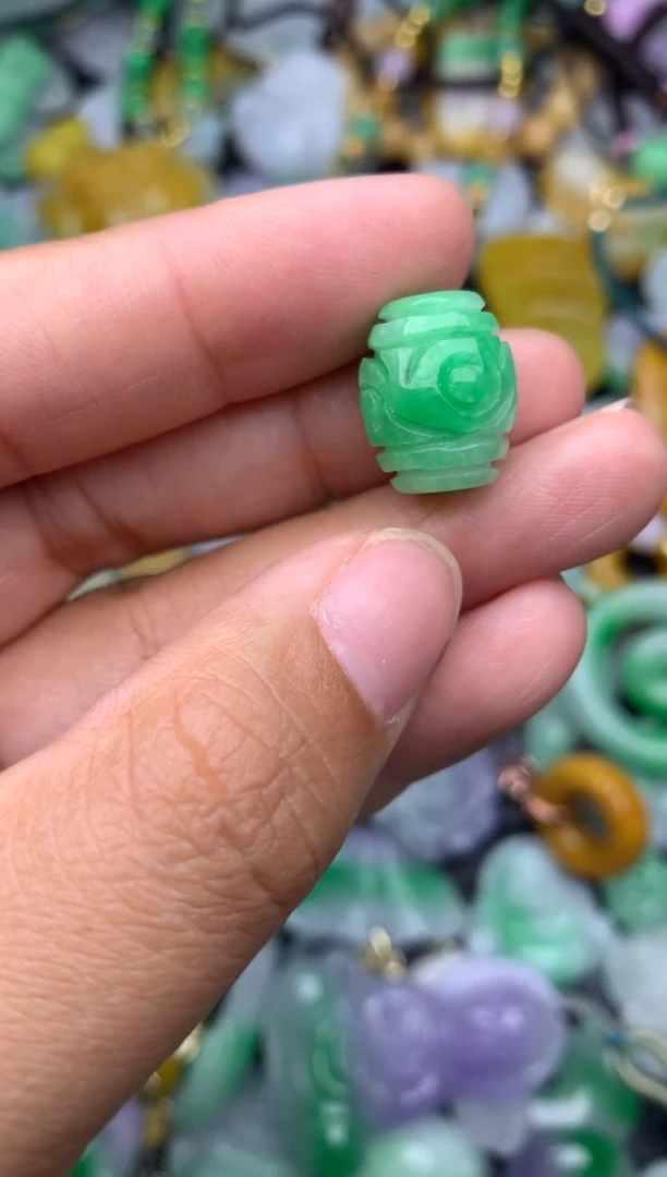 颈饰未镶嵌翡翠缅甸翡翠吊坠