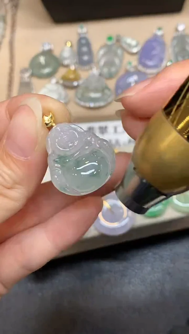 颈饰18K金镶嵌翡翠佛公【无服务费