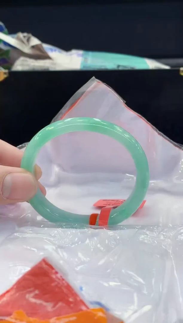 未镶嵌手镯翡翠翡翠手镯