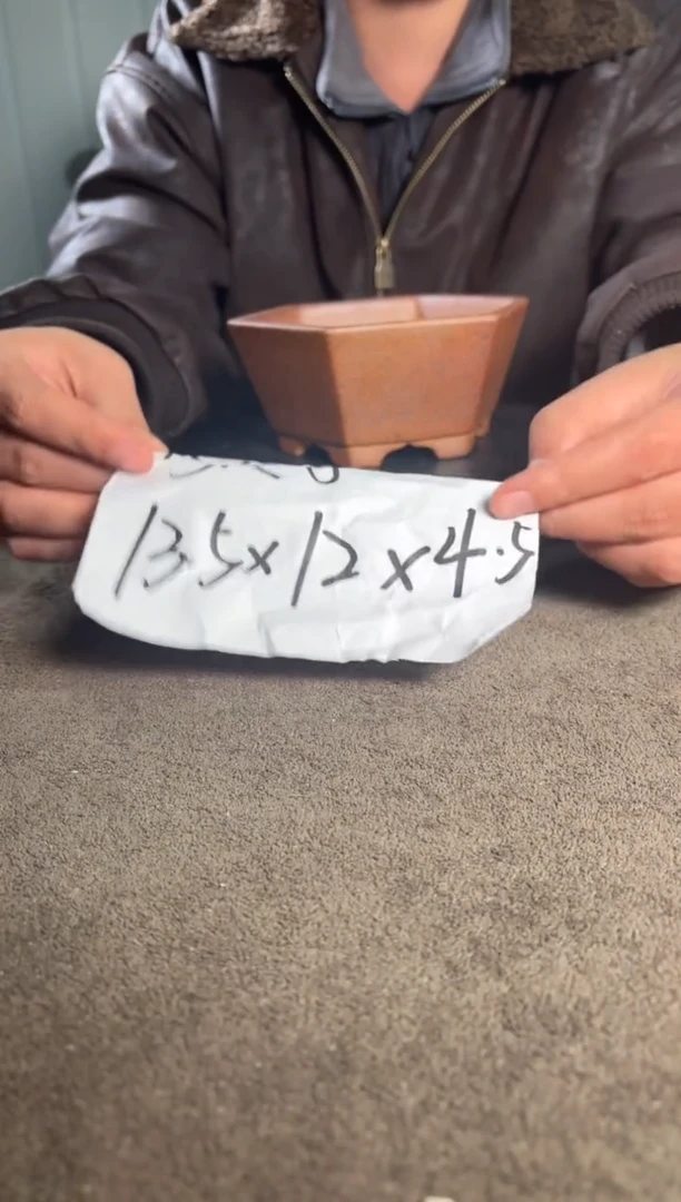A宜兴紫砂小花盆