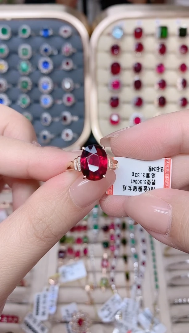 18K金镶嵌碧玺戒指碧玺3.5CT