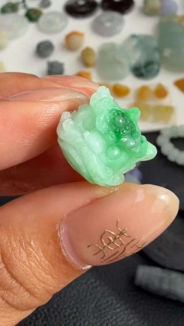 未镶嵌定制翡翠13.8*15.5*13.3/260+26