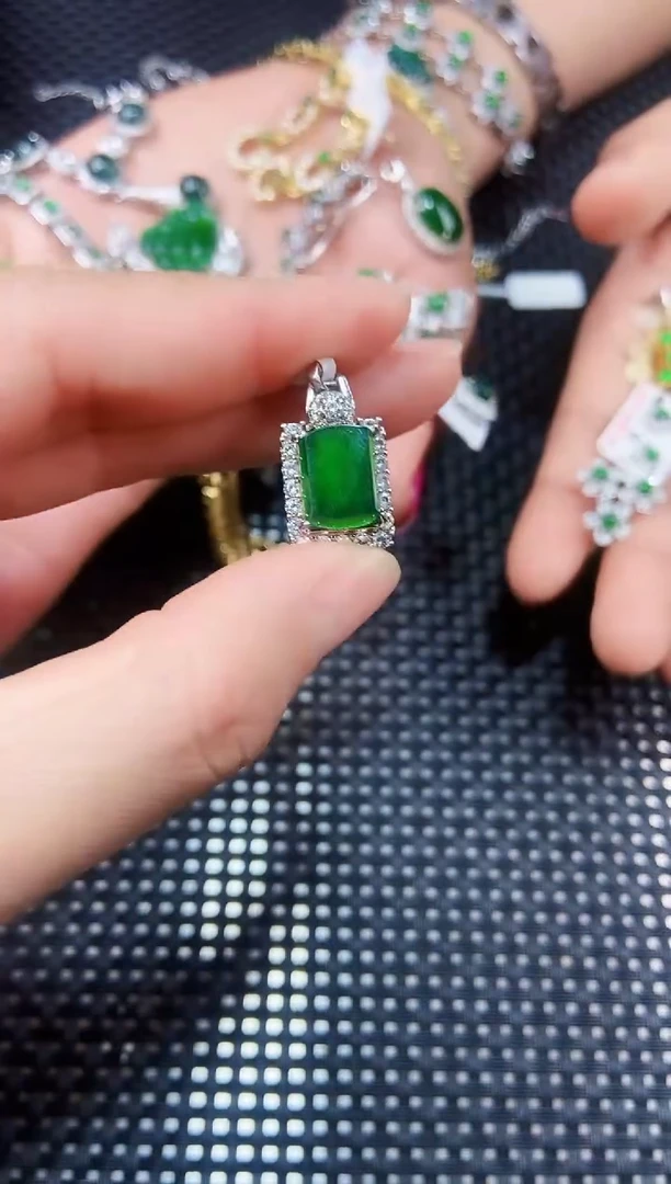 【闪购商品】翡翠吊坠(不含链)未镶嵌111111111