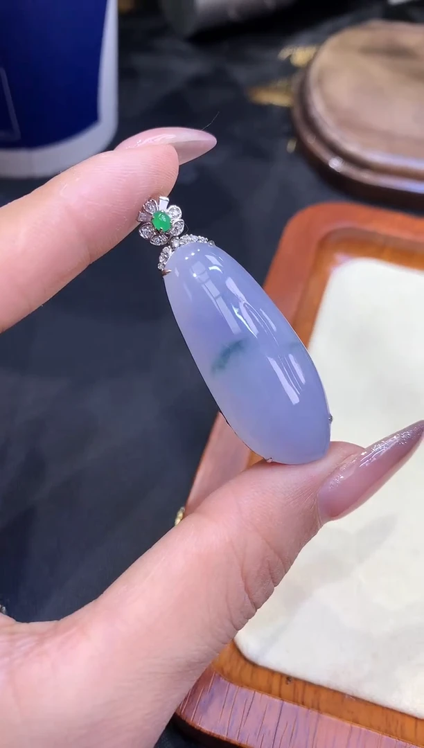 18K金镶嵌挂件翡翠福瓜