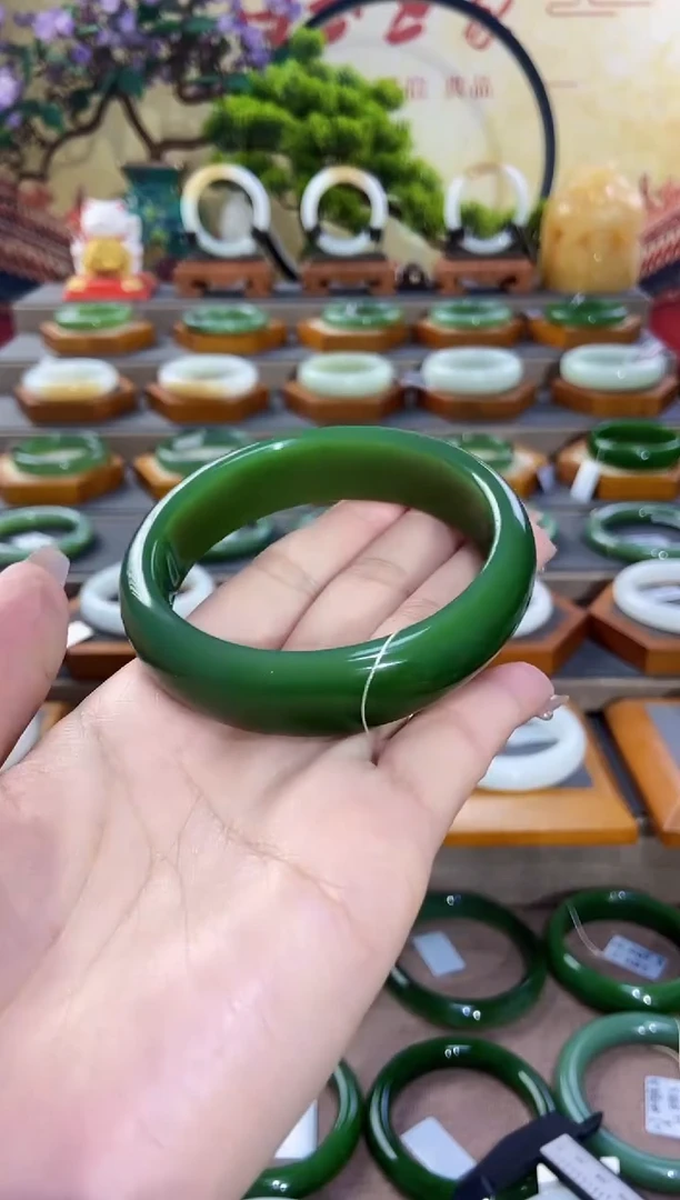 【闪购商品】和田玉手镯未镶嵌俄罗斯老坑碧玉手镯