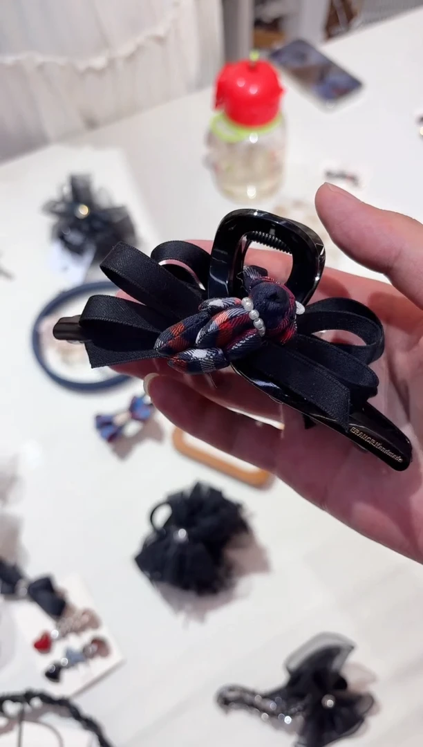 皮质铁合金小熊蝴蝶结黑色抓夹