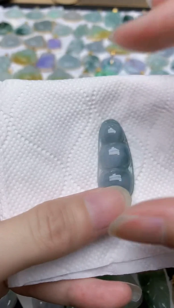 翡翠未镶嵌颈饰天然A货翡翠