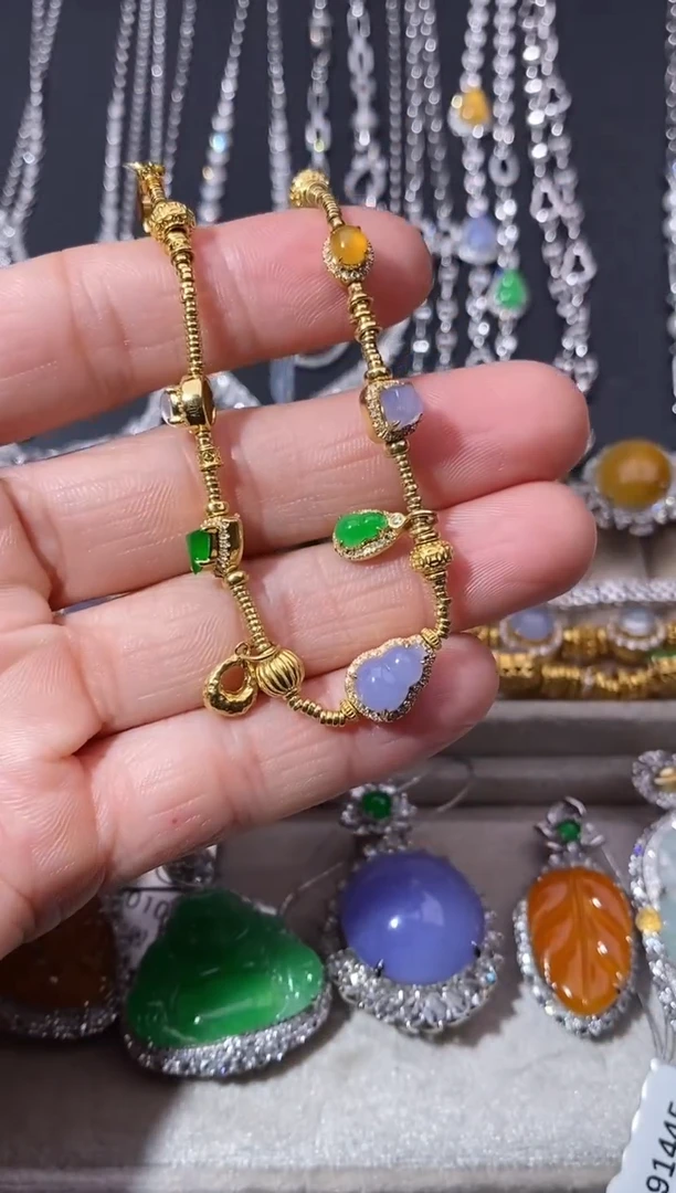 18K金镶嵌手链翡翠手链