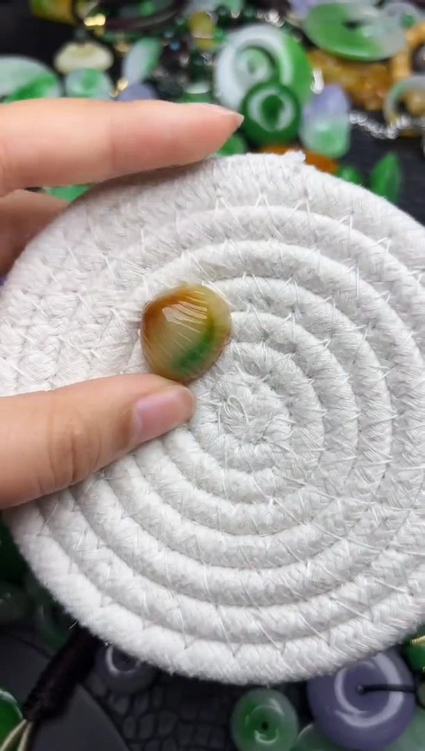 颈饰未镶嵌翡翠缅甸翡翠吊坠