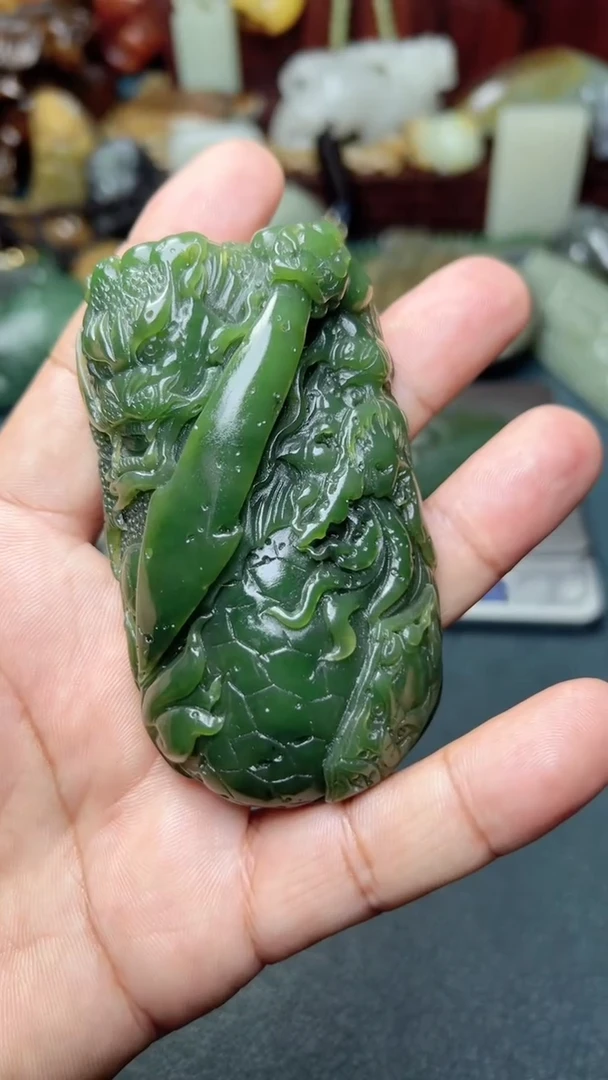 和田玉未镶嵌把件-