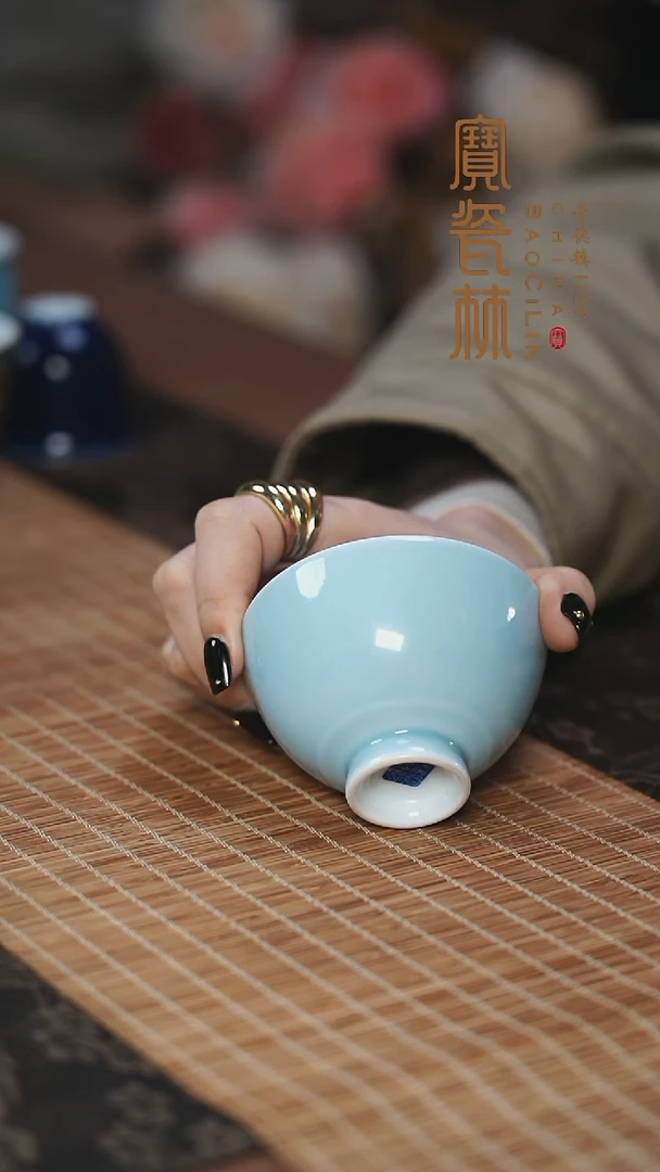 宝瓷林天青满釉鸡心盏