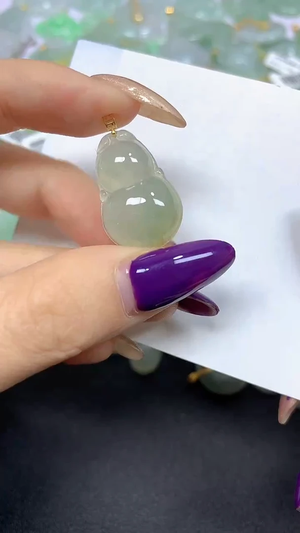 颈饰18K金镶嵌翡翠