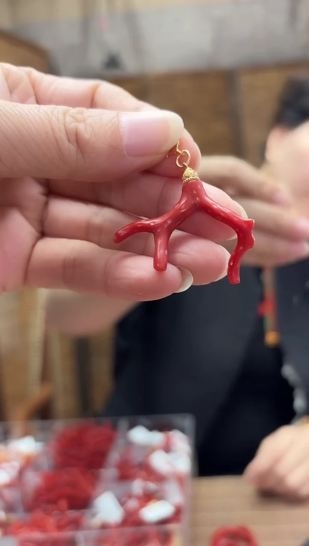 颈饰未镶嵌南红玛瑙一物一图树杈