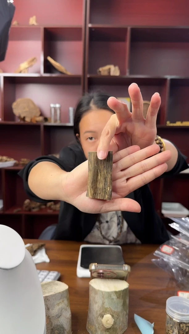 沉香手串无事牌一物一拍