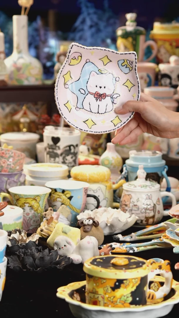 摆件陶景德镇釉下彩手绘设计师款陶瓷