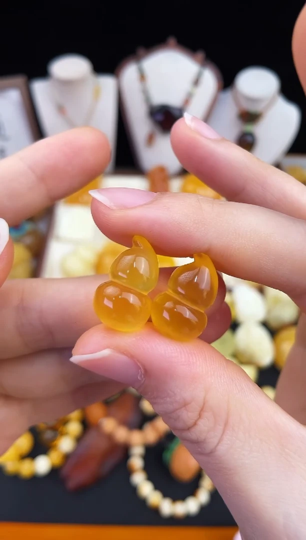 琥珀未镶嵌珠宝奇石多样性发其一