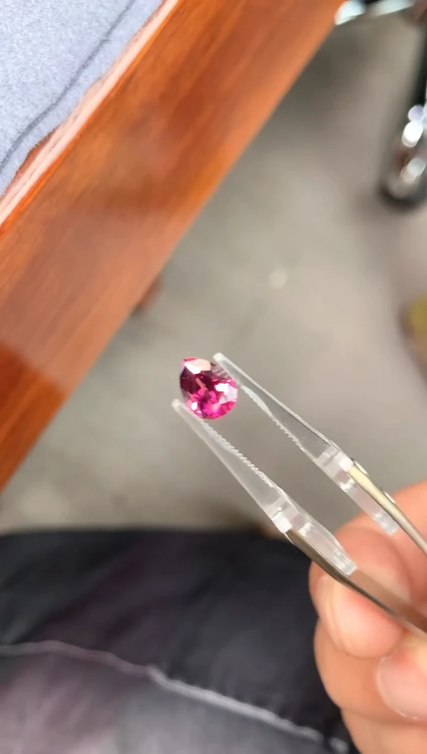 未镶嵌裸石石榴石1ct 多样性发货一粒