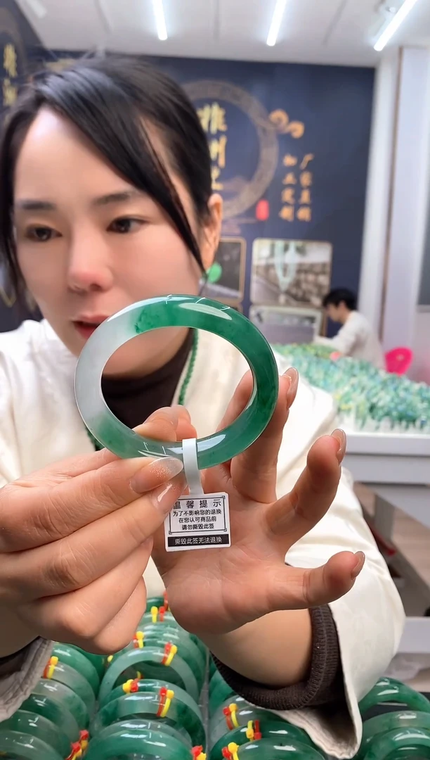 【闪购商品】石英质玉手镯未镶嵌天然非洲翠手镯5