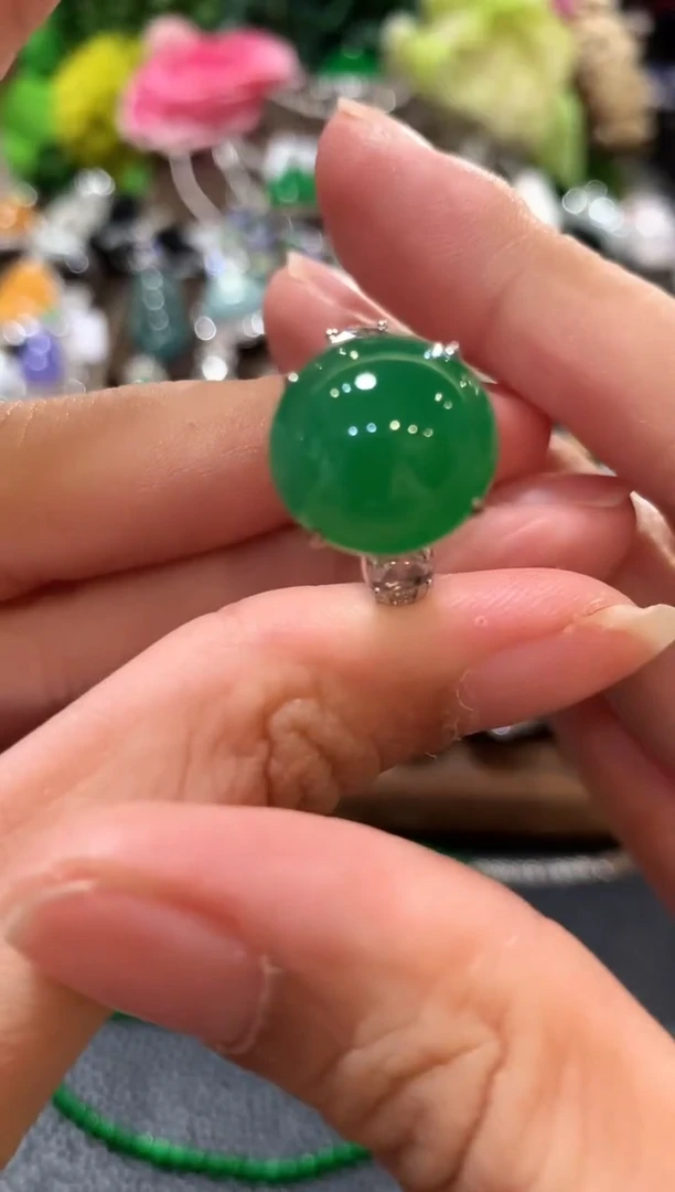 18K金镶嵌戒指翡翠m37