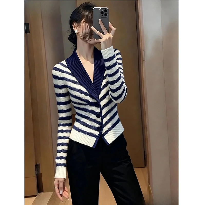 秋季高级感超好看软糯慵懒风毛衣减龄独特别致蓝色条纹针织开衫女