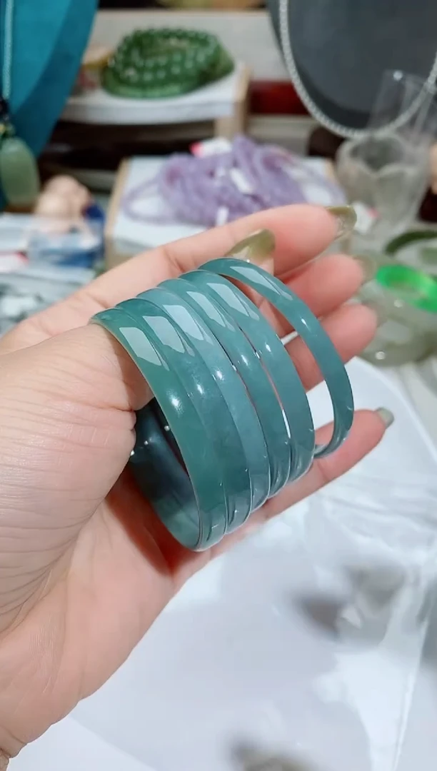 翡翠手镯未镶嵌50-51圈口的多样性发其一