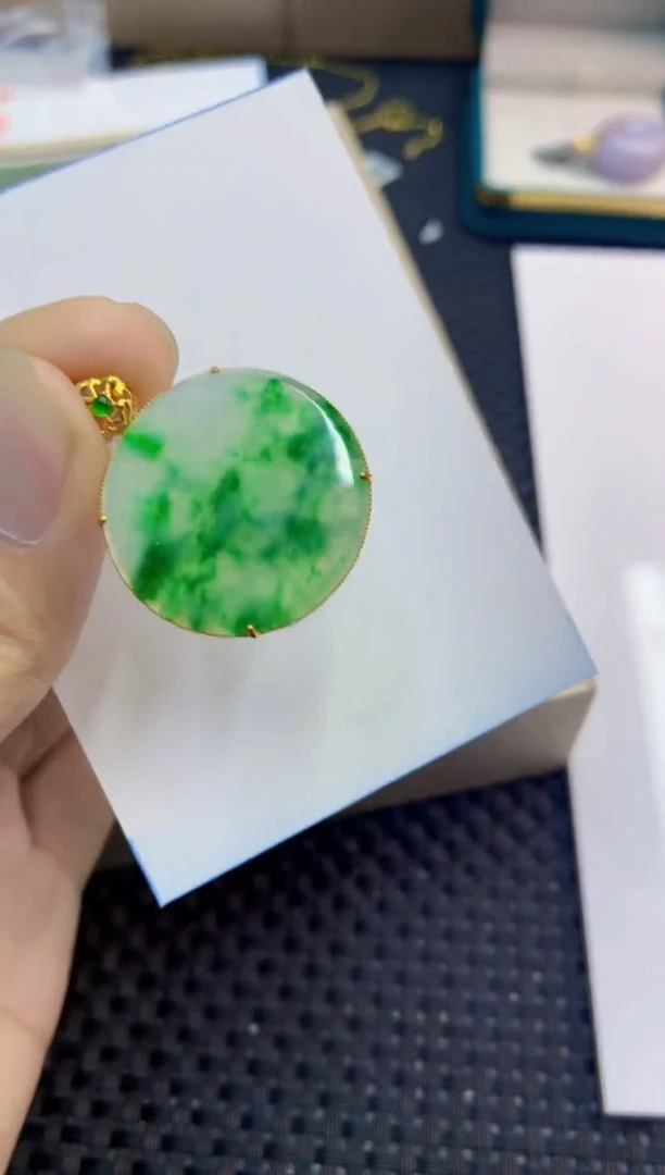 翡翠18K金镶嵌吊坠(不含链)1