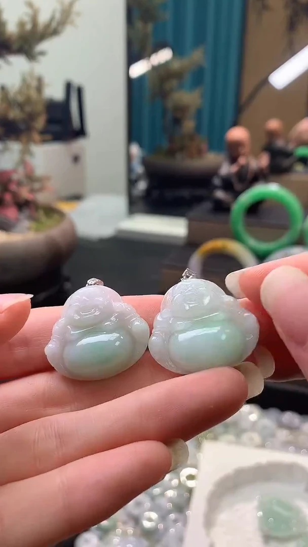 吊坠(不含链)18K金镶嵌翡翠小佛公多样性发一件