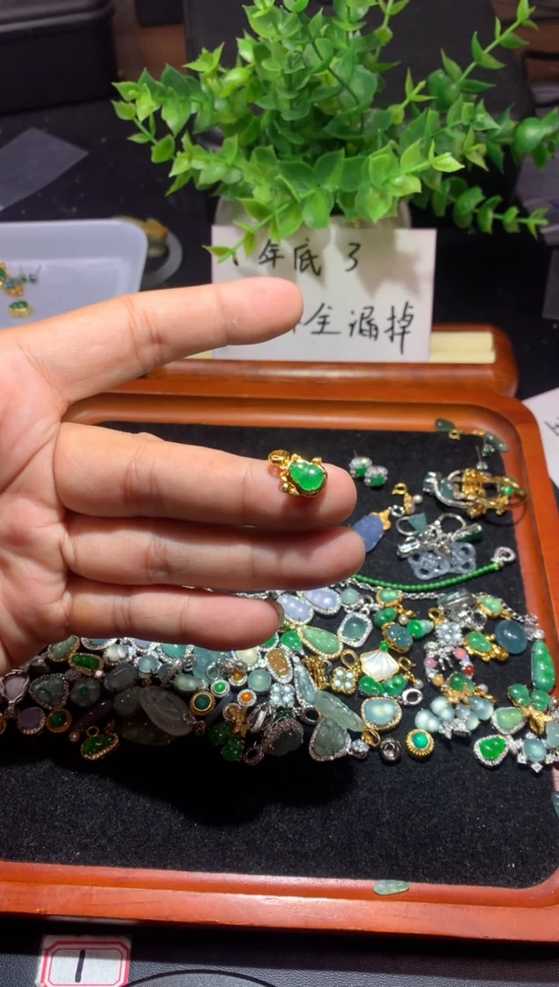 吊坠(不含链)未镶嵌翡翠1