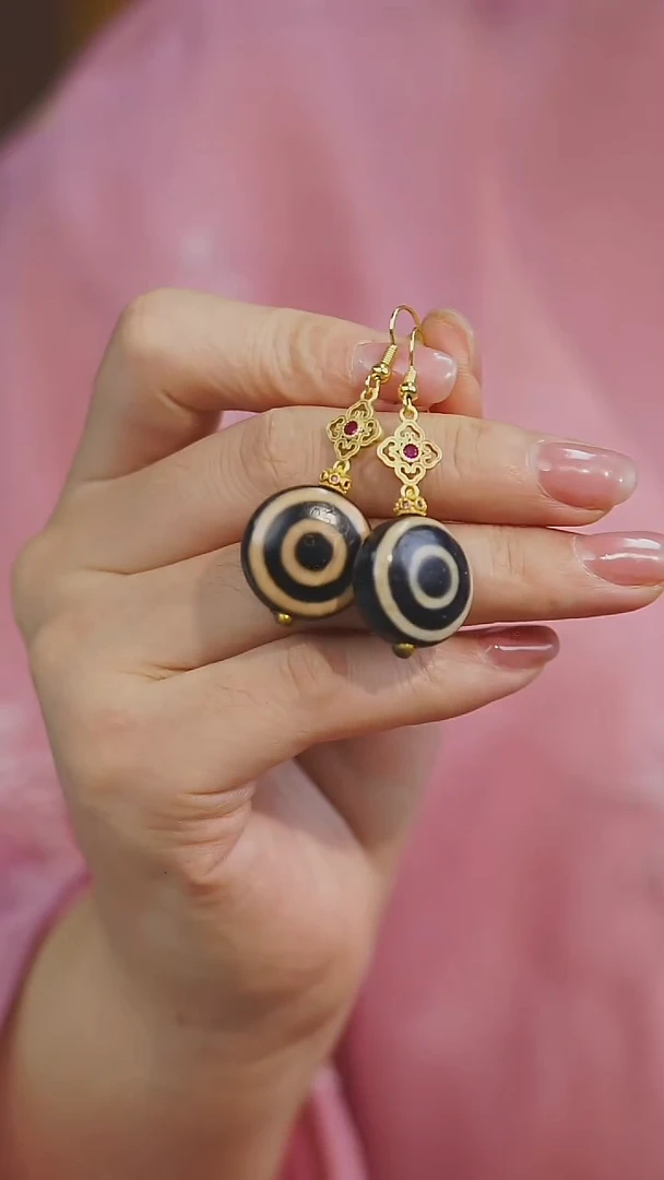 玛瑙/玉髓耳环未镶嵌多样性发其一