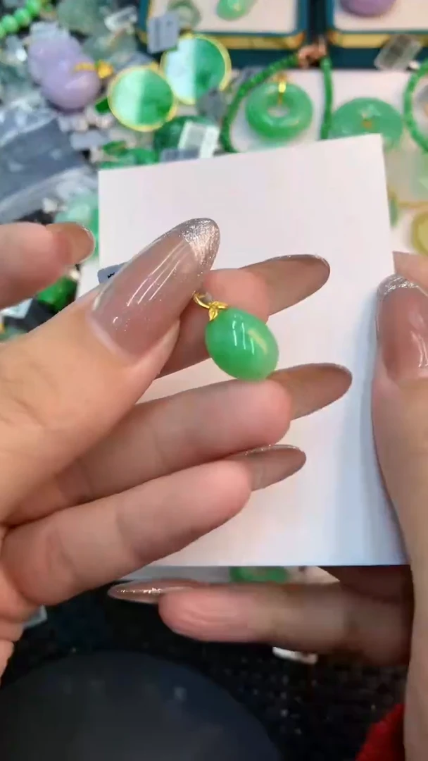 颈饰18K金镶嵌翡翠1