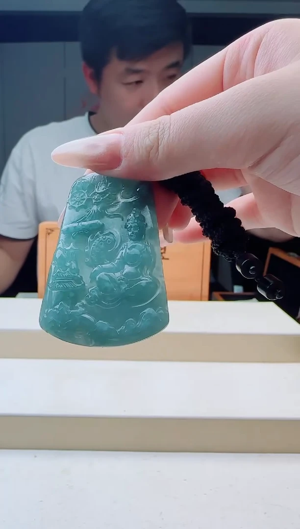 颈饰未镶嵌翡翠多样性发其中一
