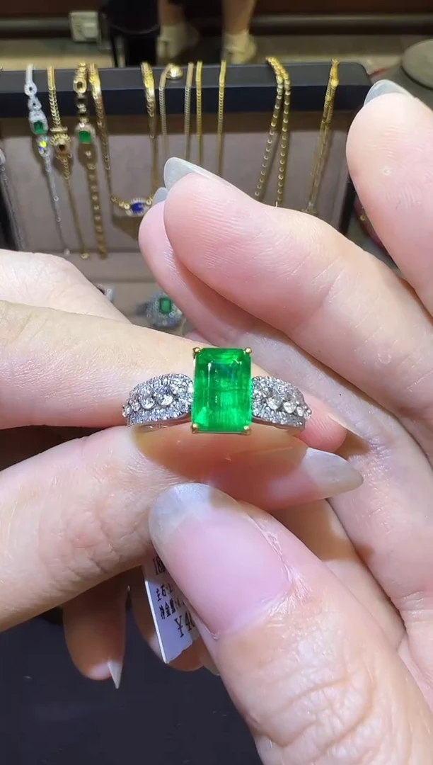 18K金镶嵌戒指祖母绿1.62ct