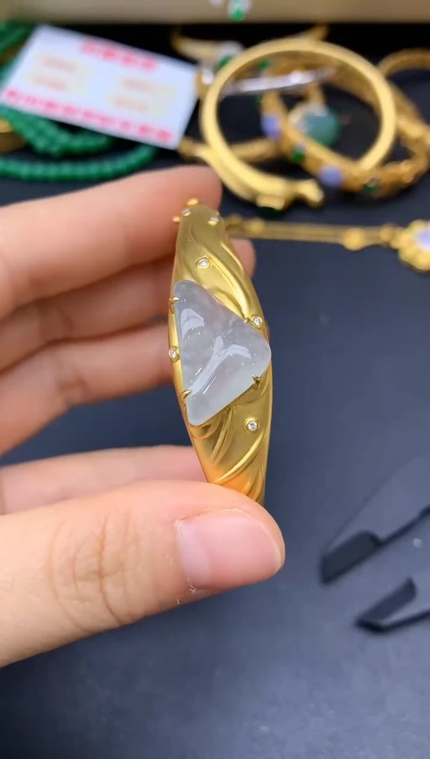 18K金镶嵌手镯翡翠370-翡翠雪姐天天见