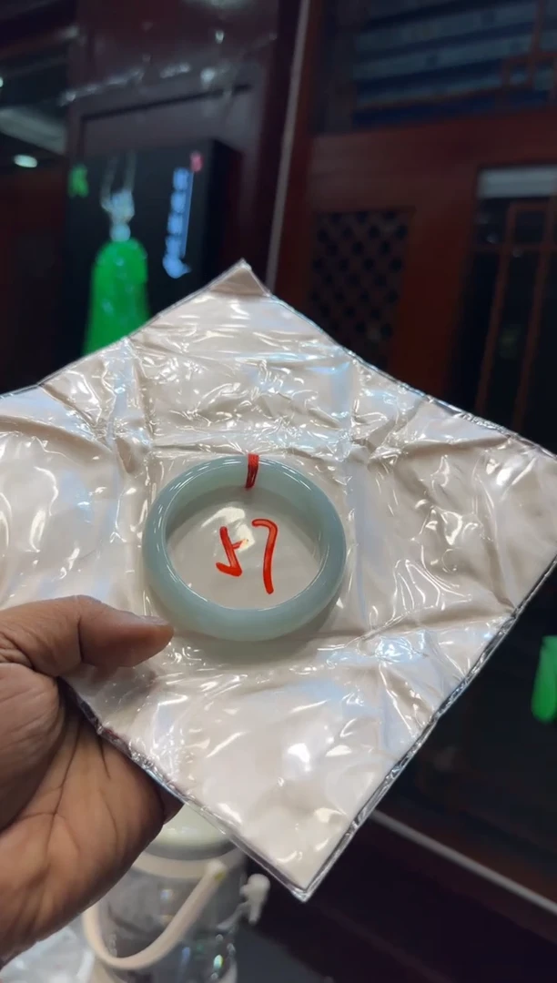 未镶嵌手镯翡翠手镯
