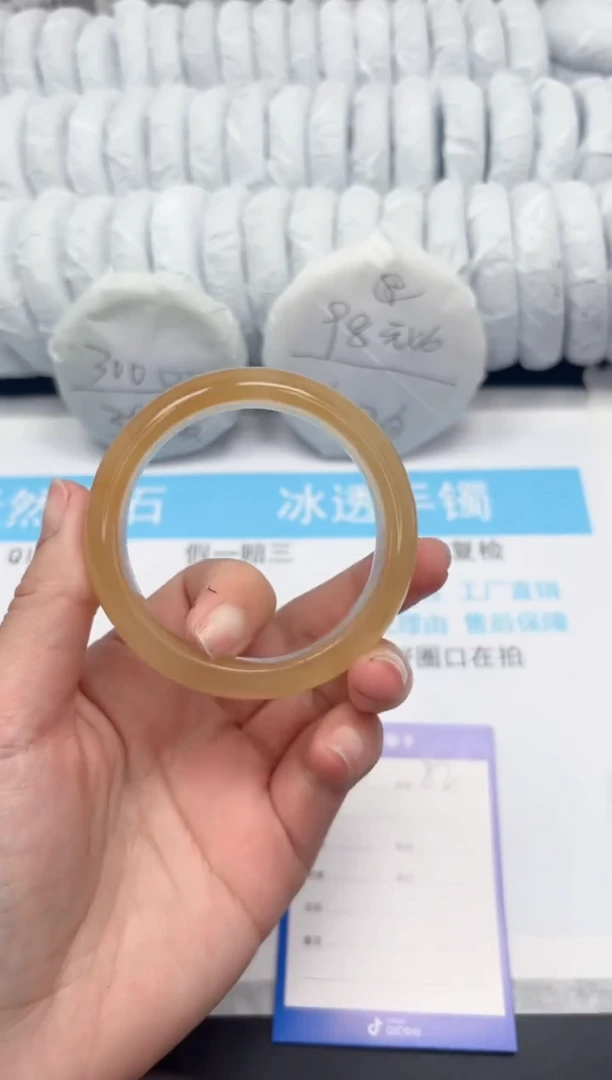 【闪购商品】石英质玉手镯未镶嵌82-53.5